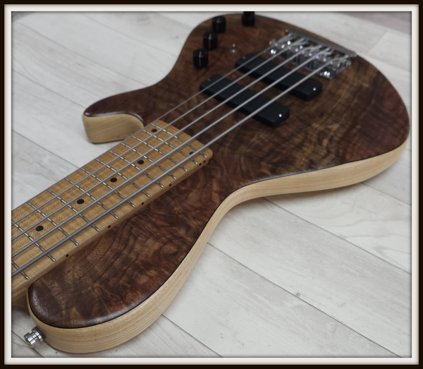 Preview: Sadowsky Custom Shop Single Cut 24-5 Walnut, Natural Transparent Satin, 2nd Hand